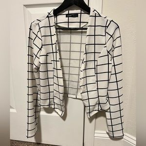 White/black casual crop blazer